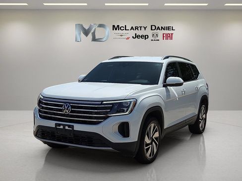 Used 2025 Volkswagen Atlas SE FWD image 2