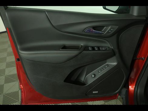 Used 2024 Chevrolet Equinox Premier image 24