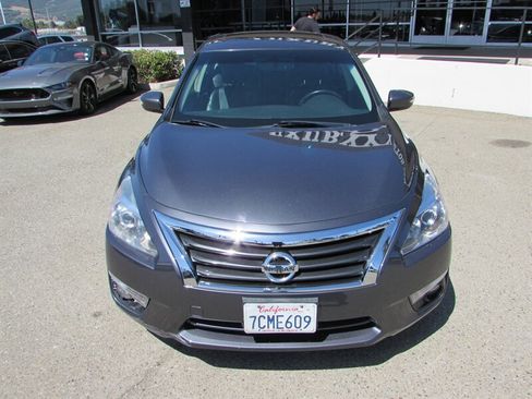Used 2013 Nissan Altima 2.5 SL w/ Technology Pkg FWD image 2