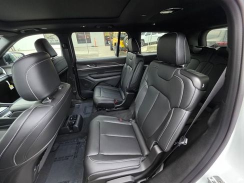 New 2025 Jeep Grand Cherokee L Limited w/ Trailer Tow Package image 20