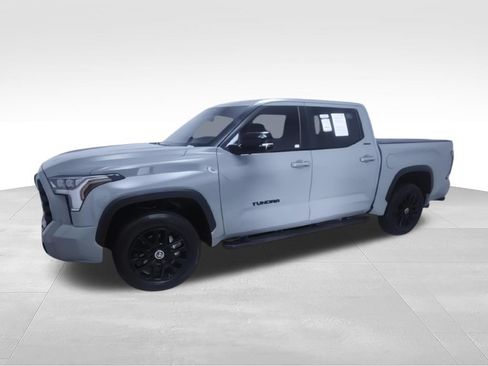 Used 2024 Toyota Tundra Limited AWD/4WD image 7