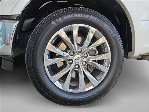 Used 2015 Ford F150 Lariat w/ Equipment Group 502A Luxury AWD/4WD image 28