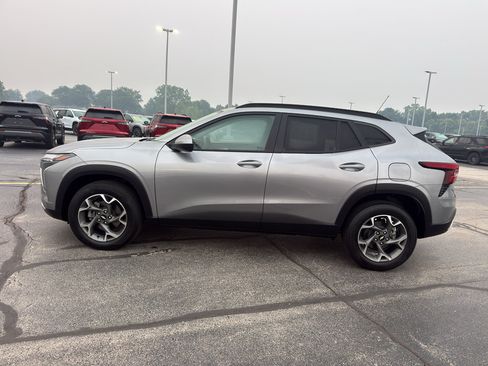 Certified 2024 Chevrolet Trax LT w/ Driver Confidence Package FWD image 6