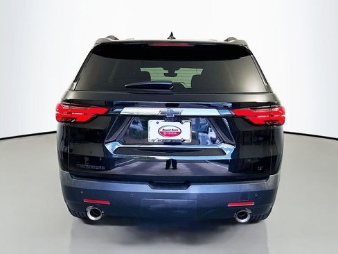 Used 2022 Chevrolet Traverse LT FWD image 6