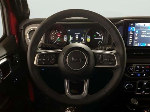 Used 2025 Jeep Wrangler Unlimited Sahara w/ Safety Group image 11