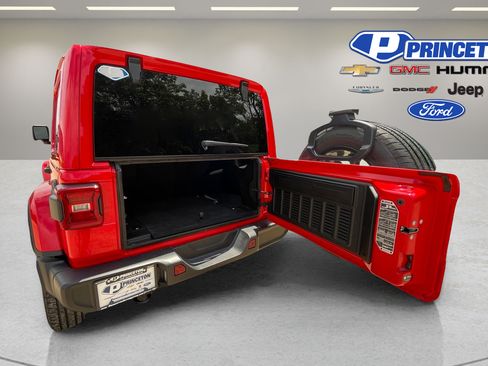 Used 2025 Jeep Wrangler Unlimited Sahara AWD/4WD image 37