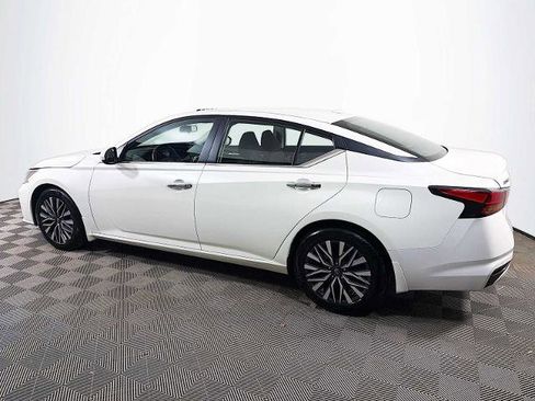 Certified 2023 Nissan Altima 2.5 SV w/ SV Premium Package FWD image 6