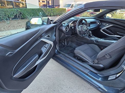 Used 2020 Chevrolet Camaro LT image 15