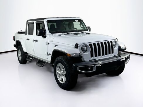 Used 2023 Jeep Gladiator Sport image 3