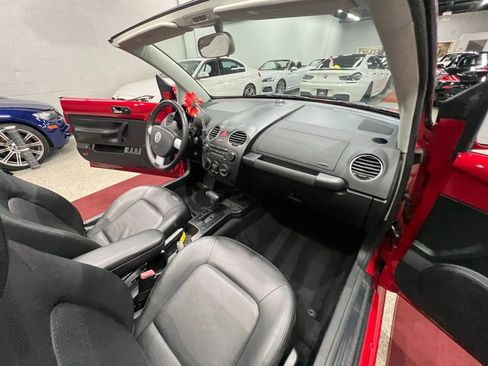 Used 2009 Volkswagen Beetle S image 32