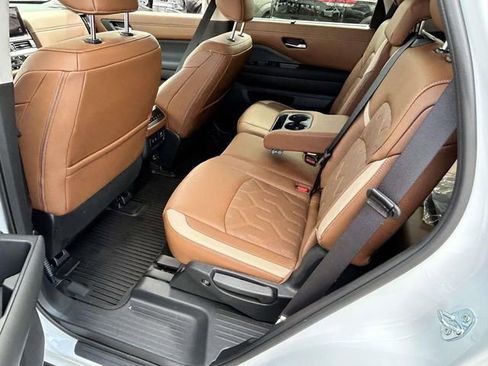 New 2026 Nissan Pathfinder Platinum FWD image 8