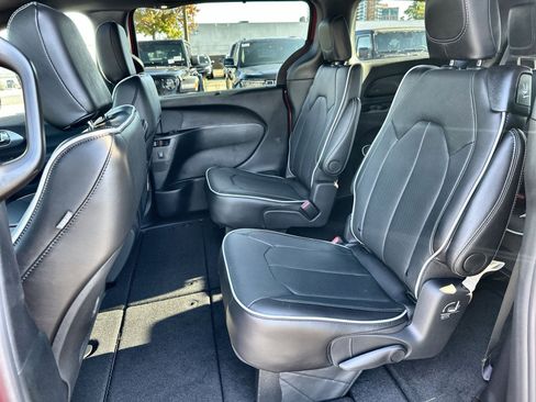 New 2026 Chrysler Pacifica Limited w/ S Appearance Package image 25