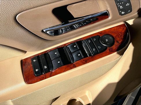 Used 2014 Chevrolet Suburban LTZ image 35