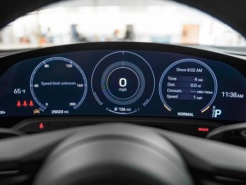 Certified 2021 Porsche Taycan 4S image 17