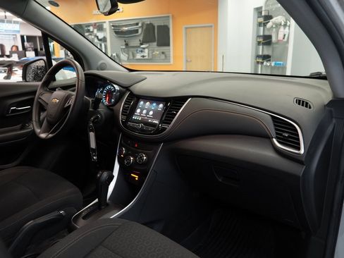 Used 2021 Chevrolet Trax LS image 32