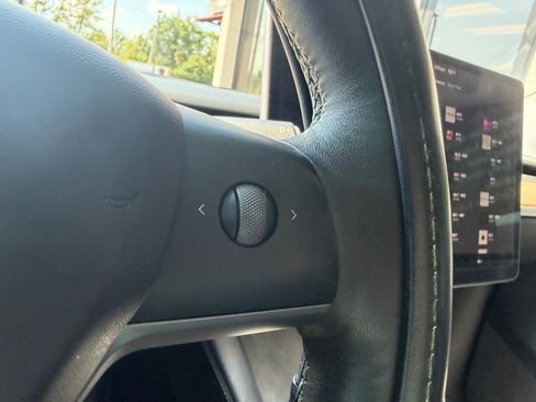 Used 2021 Tesla Model Y Long Range AWD/4WD image 22