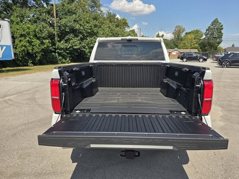 Used 2024 Toyota Tacoma Limited w/ Limited Package (LT) AWD/4WD image 12