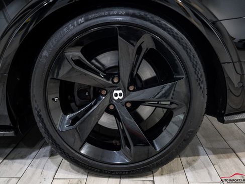 Used 2018 Bentley Bentayga image 85