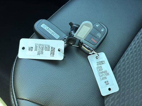 New 2026 Jeep Compass Latitude image 42