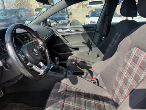 Used 2017 Volkswagen Golf S image 3