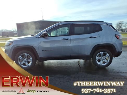 Certified 2024 Jeep Compass Latitude w/ Altitude Special Edition image 5