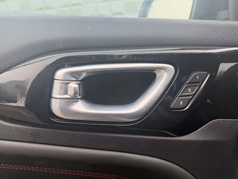 Used 2025 Jeep Compass Trailhawk w/ Trailhawk Elite Group image 13