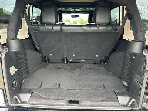 Used 2016 Jeep Wrangler Unlimited Sahara w/ Dual Top Group AWD/4WD image 20