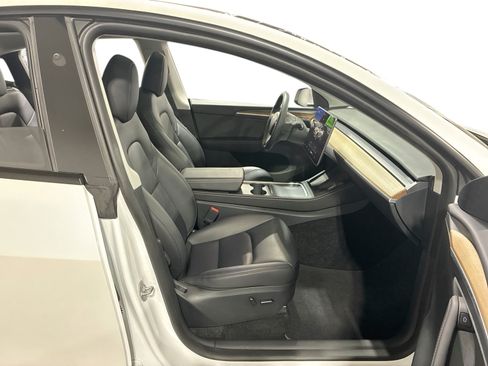 Certified 2023 Tesla Model Y Long Range AWD/4WD image 13