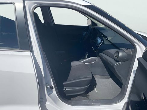 Certified 2025 Nissan Kicks Play S FWD image 18