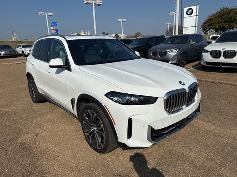 Certified 2024 BMW X5 sDrive40i w/ Parking Assistance Package image 3
