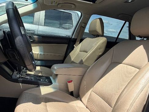 Used 2018 Subaru Outback 2.5i Limited AWD/4WD image 2