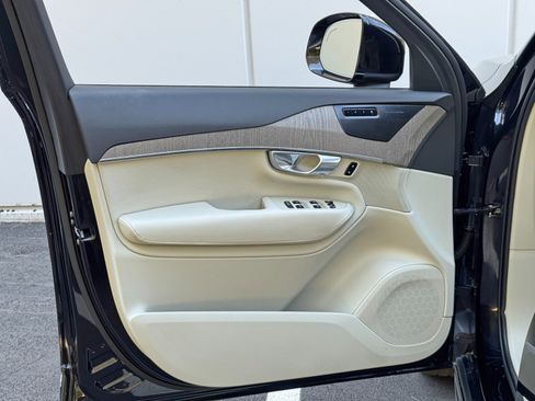 Used 2023 Volvo XC90 B6 Plus image 41