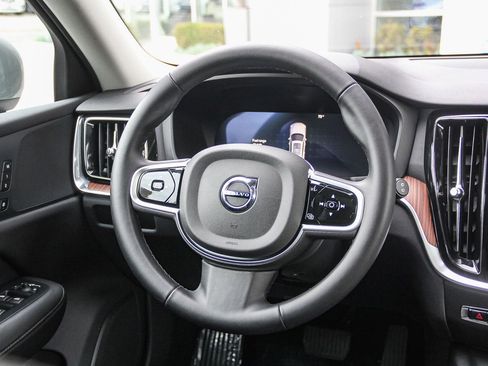 Used 2025 Volvo V60 B5 Cross Country Plus image 17