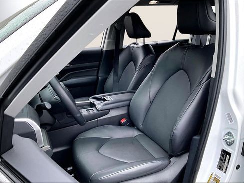 Used 2024 Toyota Grand Highlander Limited image 19