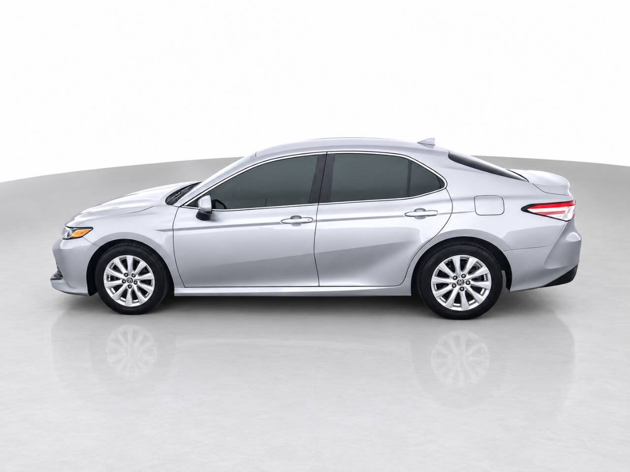 Used 2020 Toyota Camry LE FWD image 8