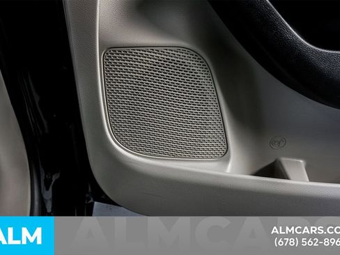 Used 2024 Chrysler Pacifica Touring-L image 45