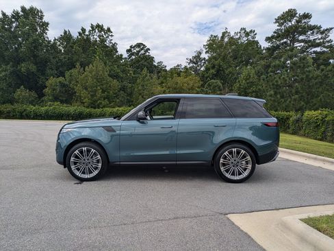New 2025 Land Rover Range Rover Sport SE image 8