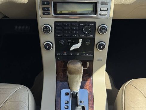 Used 2008 Volvo V70 FWD image 24