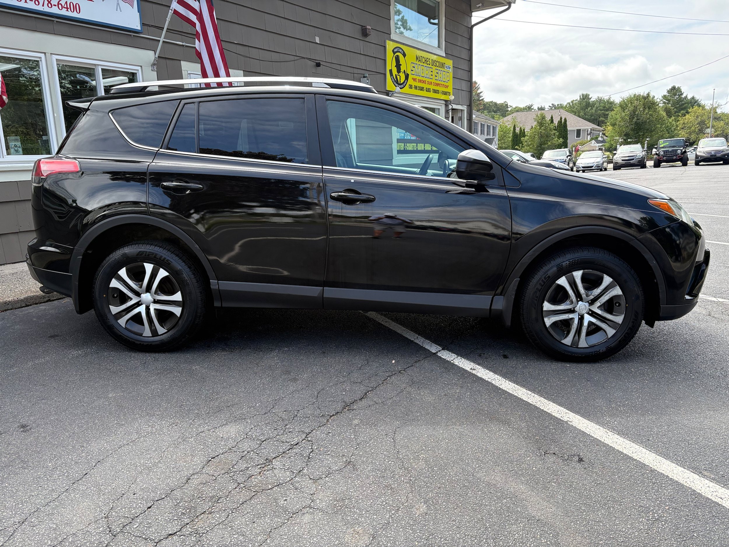 Used 2016 Toyota RAV4 LE AWD/4WD image 4