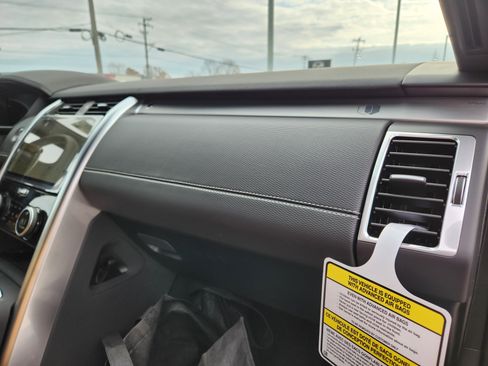 New 2026 Land Rover Discovery Limited Edition image 13