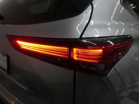 Used 2021 Toyota Highlander LE image 13