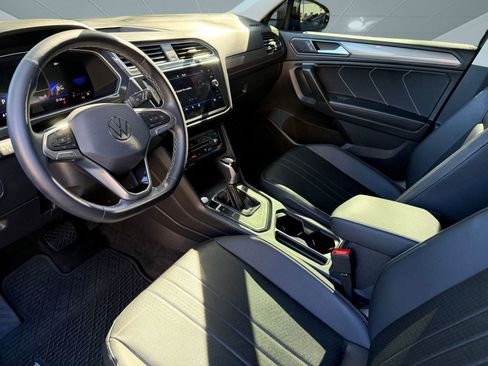 Used 2023 Volkswagen Tiguan SE image 4