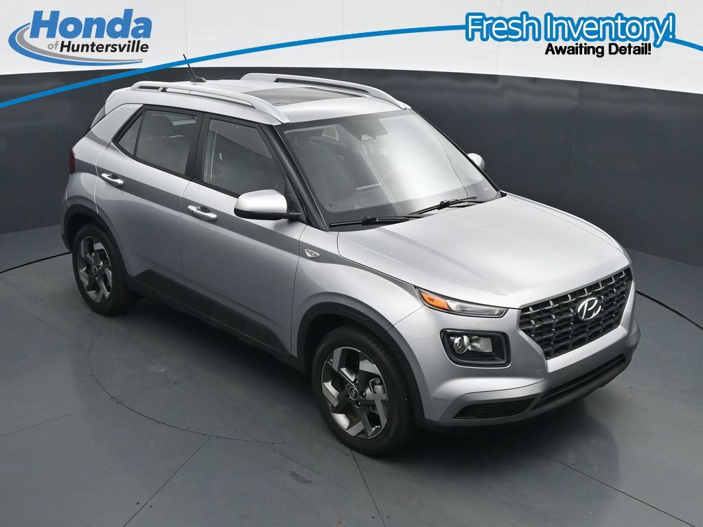 Used 2025 Hyundai Venue SEL FWD image 18