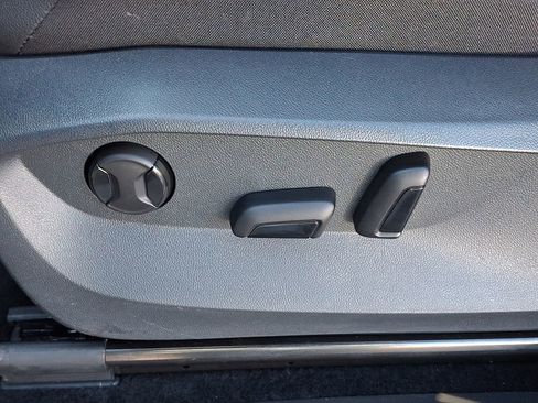 Certified 2022 Volkswagen Tiguan SE image 27