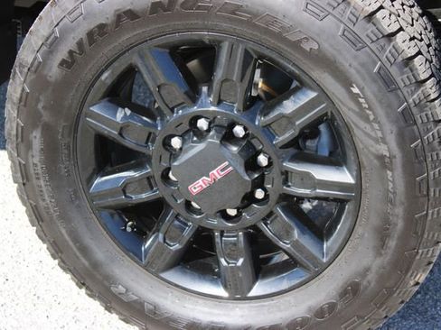 Used 2024 GMC Sierra 2500 AT4 w/ AT4 Premium Plus Package image 17