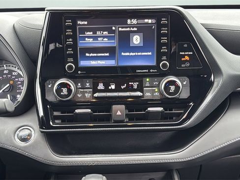 Used 2022 Toyota Highlander XSE image 21