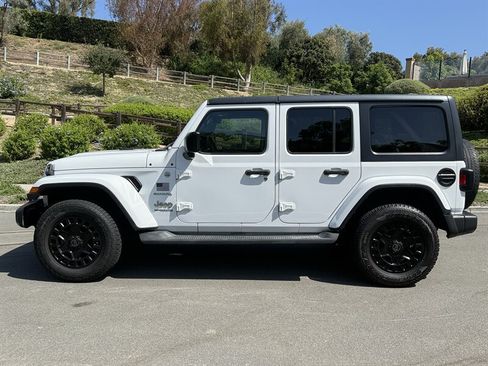 Used 2019 Jeep Wrangler Unlimited Sahara AWD/4WD image 6