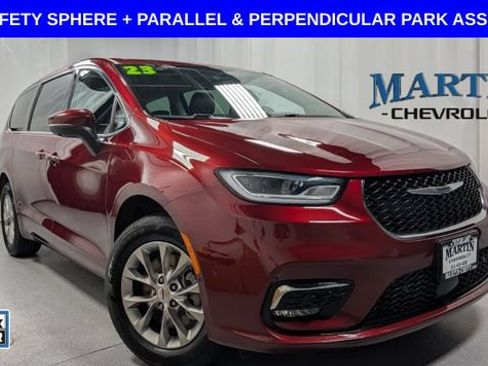 Used 2023 Chrysler Pacifica Touring-L AWD/4WD image 1