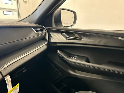 New 2025 Jeep Grand Cherokee 4WD image 25