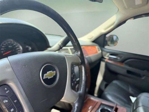 Used 2013 Chevrolet Suburban LTZ AWD/4WD image 14